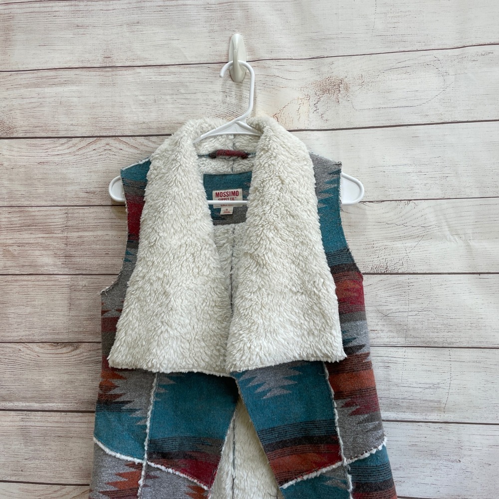 MOSSIMO TRIBAL PRINT SHERPA LINED VEST - Picture 2 of 5
